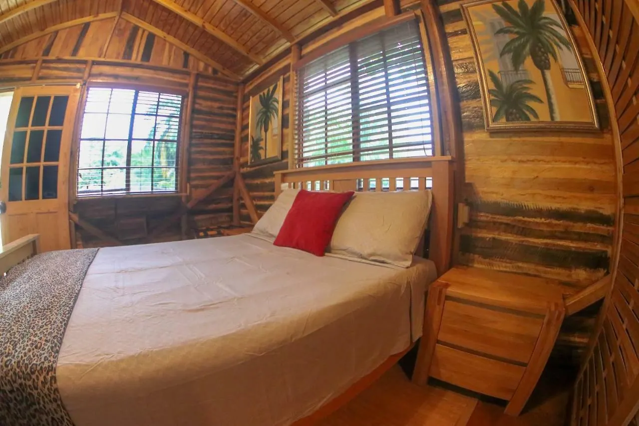 Pensjonat Hotel Log 33 Ocho Rios